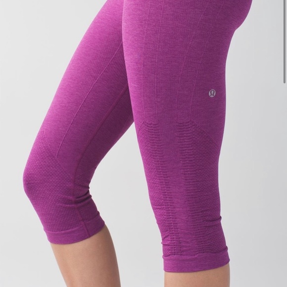 Lululemon flow crop size 6 knee length plum colour - Picture 8 of 8